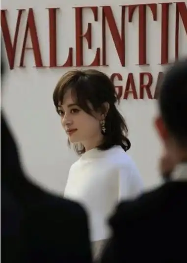 孙俪一脸凶相到底算不算大美女看看她和胡杏儿的合照你就明白了