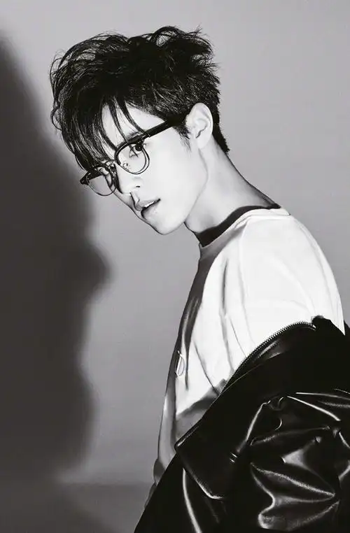 肖战酷帅撩人黑白写真大片69