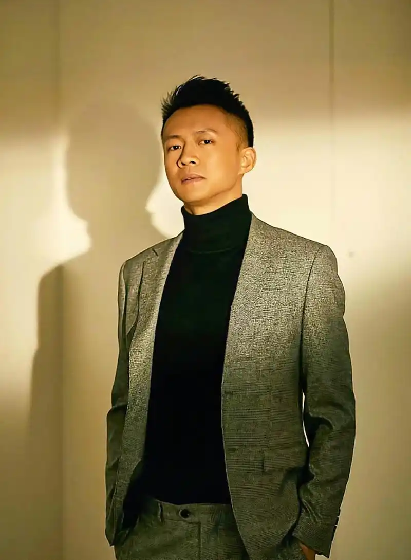 唐曾在电视剧《人生之路》饰演的马栓,是一个憨厚老实的青年,尽管他不