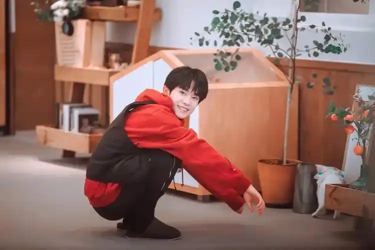 易烊千玺高清电脑壁纸2