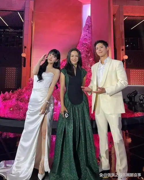 裴秀智不仅以其美丽的外表和"国民初恋"的形象深受喜爱,更以其在多个