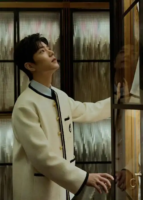 早安@x玖少年团肖战daytoy    矜贵帅气的gucci 小王子#肖战