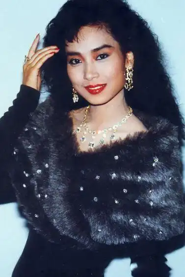 邝美云年轻图片美丽有气质 让我们一起来回顾她的星路历程