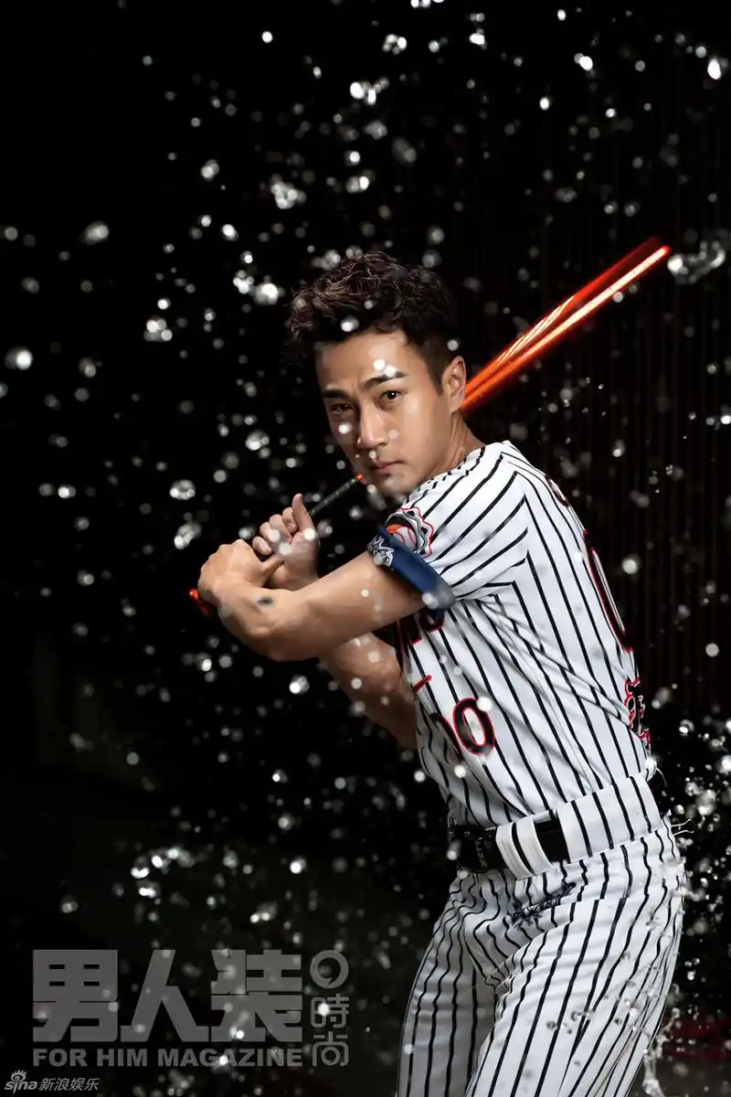 组图刘恺威化身棒球英豪运动写真动感出镜