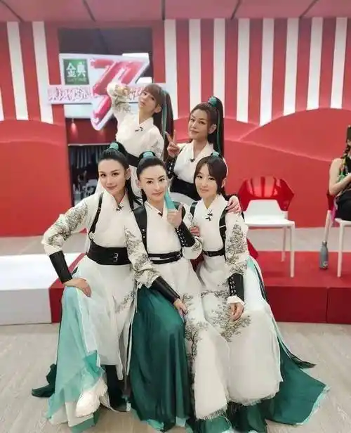 原创浪姐变减肥营李菲儿贾青体重刚过四十公斤宁静曾瘦到脱相