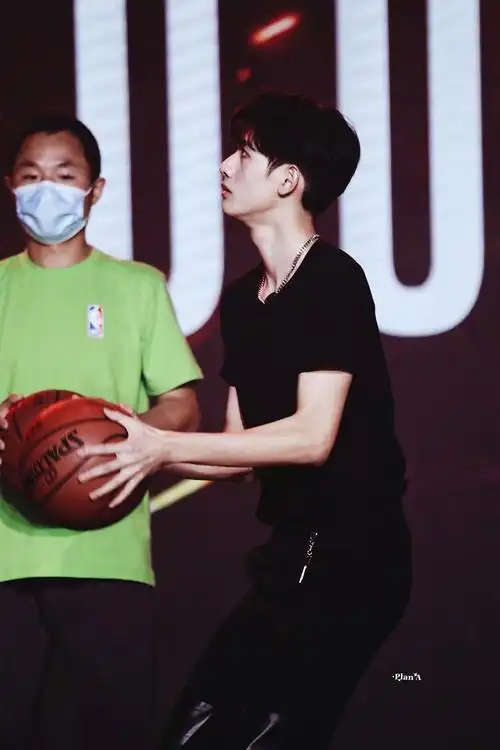 甘望星男菩萨给我们搞点腹肌看看吧0808