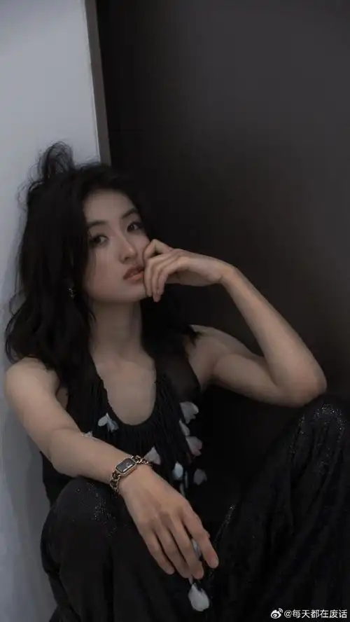 张子枫后台随拍