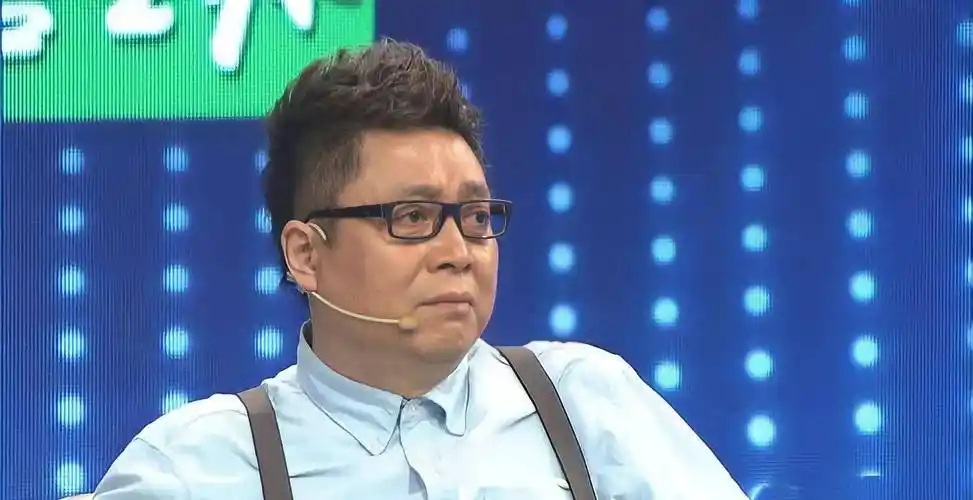 他就是金牌节目策划兼主持人,王为念,今天就来讲讲他的故事