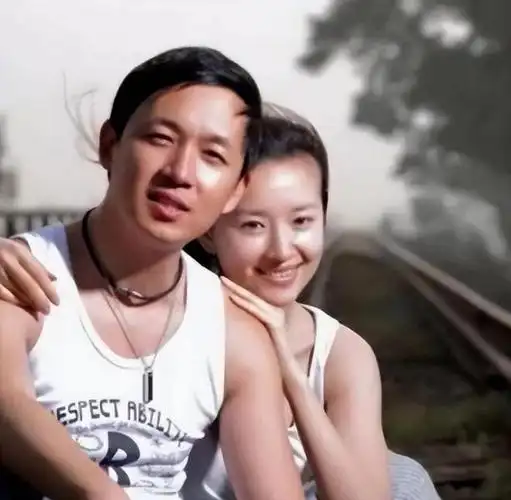 在潘粤明出车祸期间,是董洁不离不弃陪在身边照顾,可谁能想到这段感情