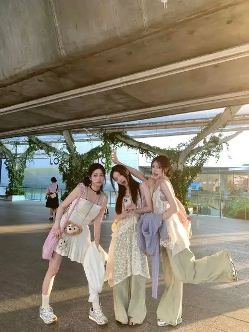 泰兰德的夏天永不停歇##闺蜜春游拍照姿势