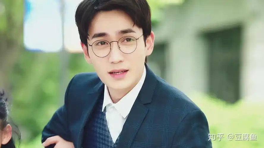 有没有人可以分享一下朱一龙笑起来的图片