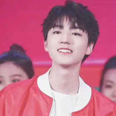 王俊凯粉色头像