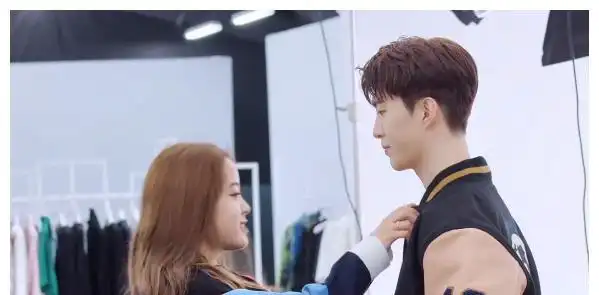 欧阳娜娜范丞丞举动亲昵,陈伟霆瞬间黑脸,下一秒我都替他尬