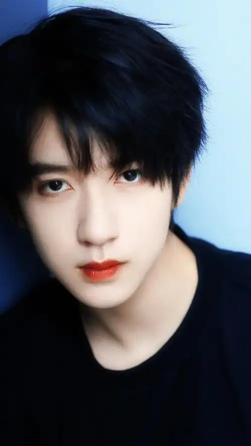 贺峻霖深夜自拍