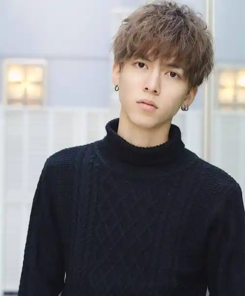 发型欣赏——2020时尚男士烫发