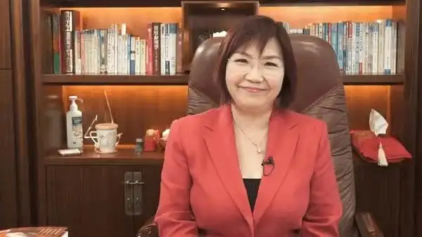 全场尖叫玄学家麦玲玲上tvb节目曝冯盈盈感情状况是2个字