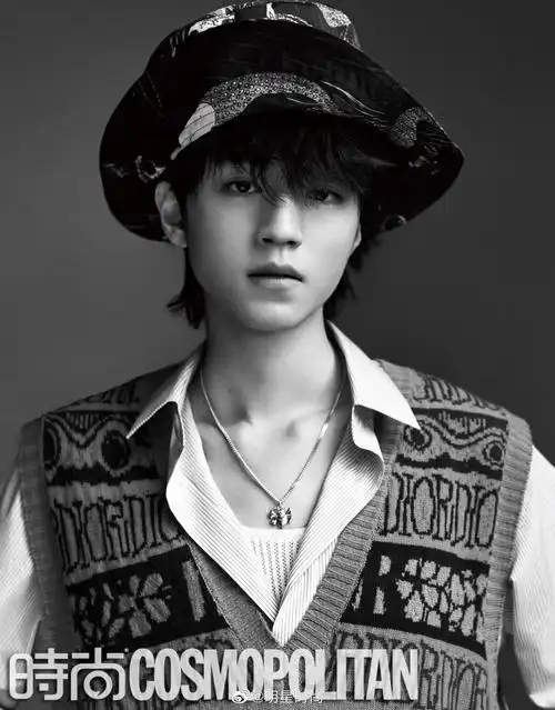 王俊凯登上时尚cosmo5月刊封面