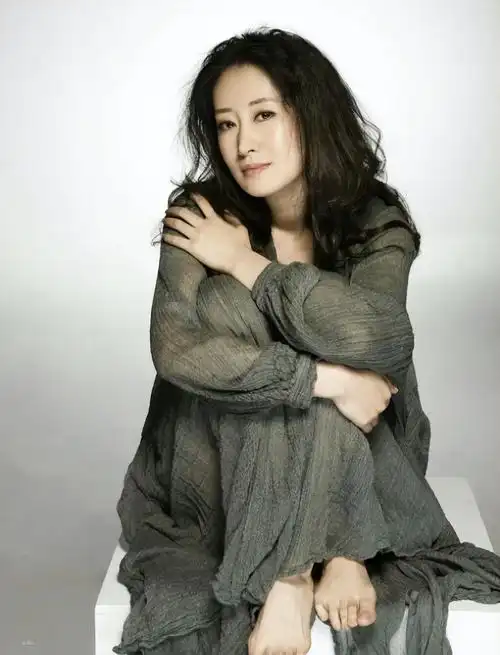 刘敏涛:与富豪丈夫离婚后,独自带娃,至今未婚