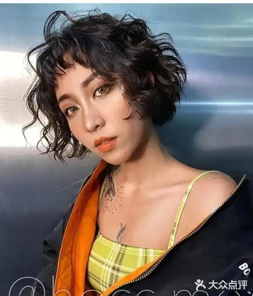 短发烫发泡面卷发