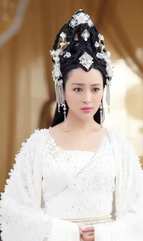 组图:艳丽的古装美女李依晓