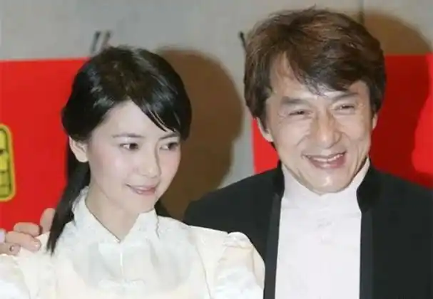 50位女星和成龙的合影曝光每一张经典又珍贵男帅女美都太惹眼