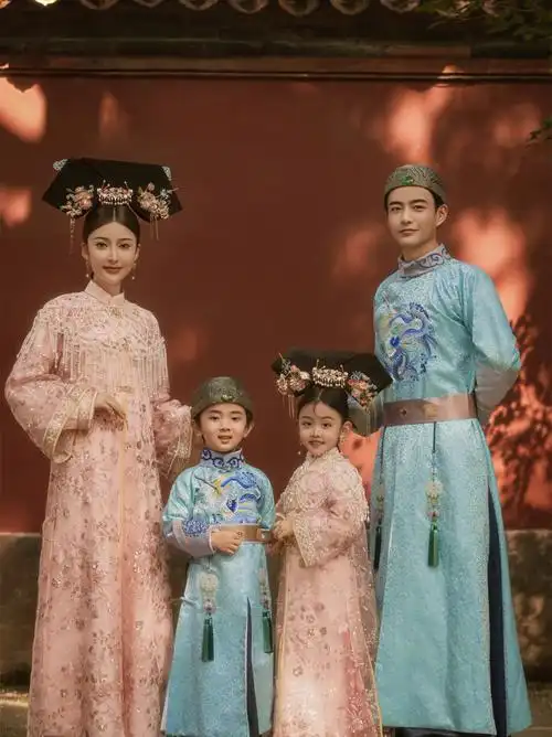 何其有幸儿女双全多么令人向往的一家四口