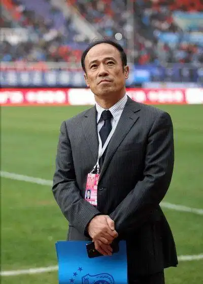 中国足球队队长是谁-被教练组一致批准进入国足的辽宁队队长,球员是