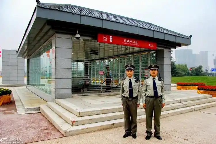 西安地铁开通10年开通首日行政中心站外扫描