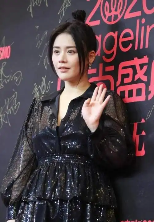 马思纯久违露面又胖了小外套遮不住大肚子体重直逼140斤