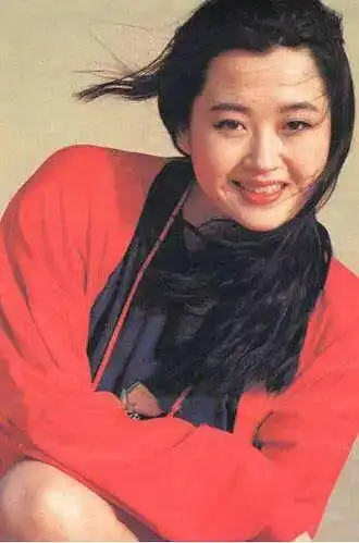 许晴晒怼脸素颜自拍照脸上没有皱纹看不出51岁不愧是冻龄女神