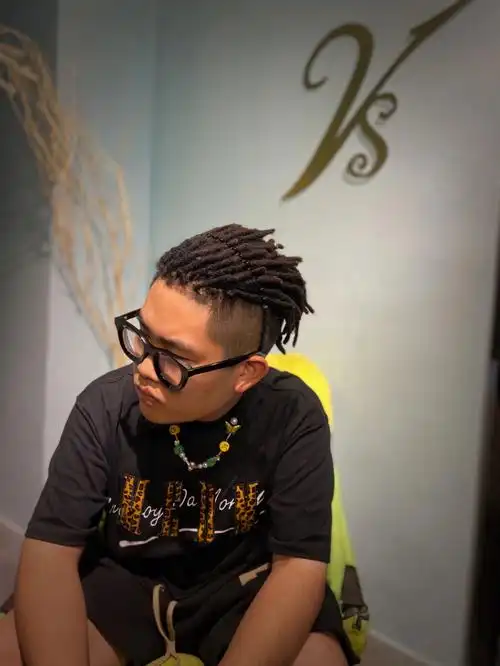 v8脏辫男生背头短款脏辫来一个