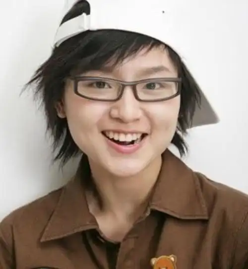 周笔畅终于换掉杀马特发型网友美翻天越来越有女人味了