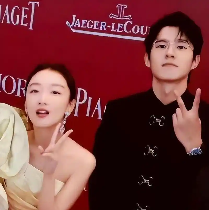 周冬雨刘昊然燃冬入围戛纳电影节#  日前,周冬雨刘昊然携手在戛纳