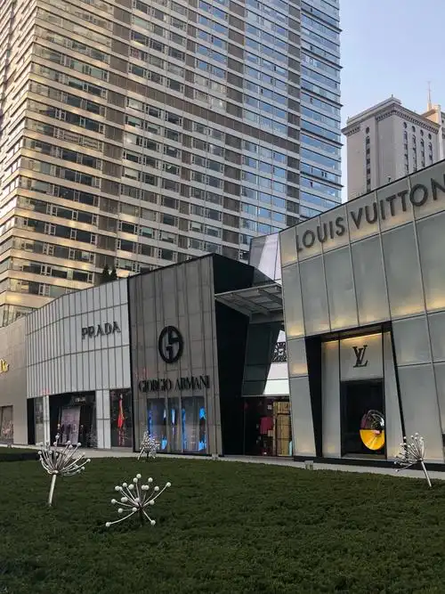 给大家科普几个大连的商圈 青泥洼桥商圈: 柏威年:比较好的商场