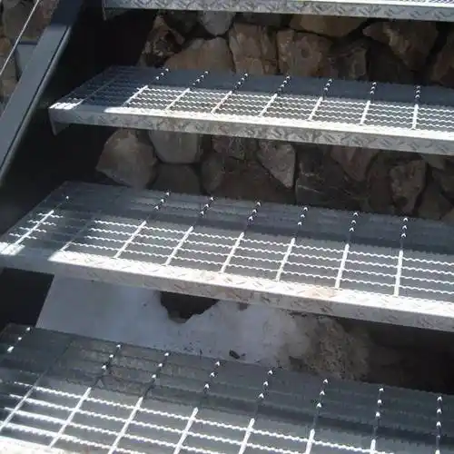 热镀锌钢梯斜梯踏板爬梯钢格板楼梯钢踏步齿形