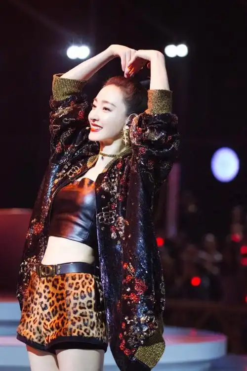 《浪姐》之后,王丽坤又"平淡"了许久,参演的作品《经山历海》《海洋之