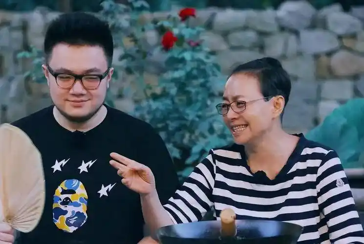 风水轮流转,"老死不相往来"的宋丹丹和英达,输赢终于见分晓_巴图_梁欢