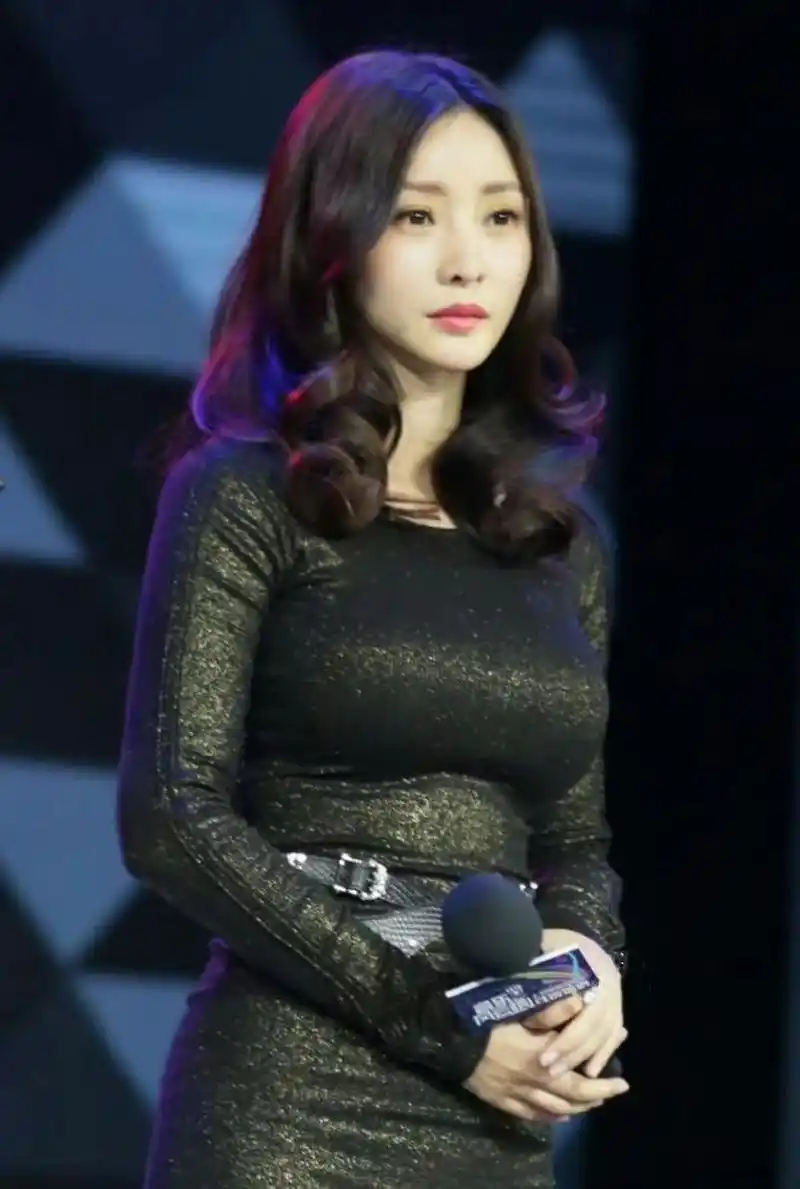 早期柳岩这个身段简直杀四方|||颜值合集|柳岩 正宗湖南湘妹子 在娱乐