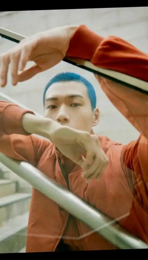 从蓝发寸头的#魏大勋 看到了#刘亚仁 #rain郑智薰