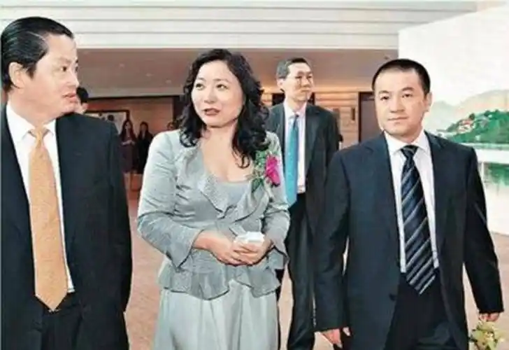 蔡奎收妻子280亿离婚费花14亿购豪宅娶空姐走向人生巅峰