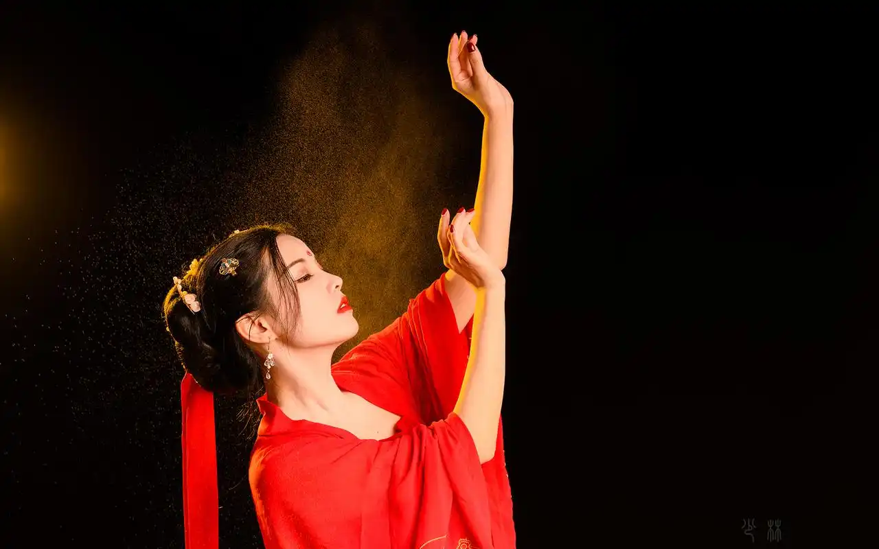 古装红衣美女高清桌面壁纸