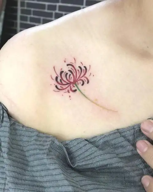 彼岸花纹身图片_胸部新传统纹身图案