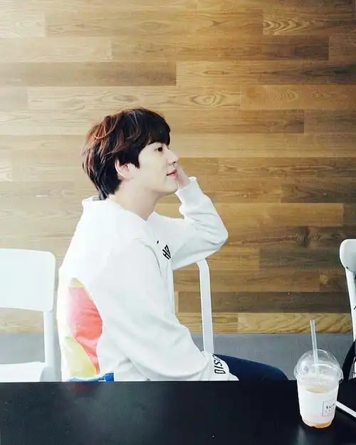 如何评价曺圭贤的外貌?除了众所周知的双眼皮其他地方是否有调整?