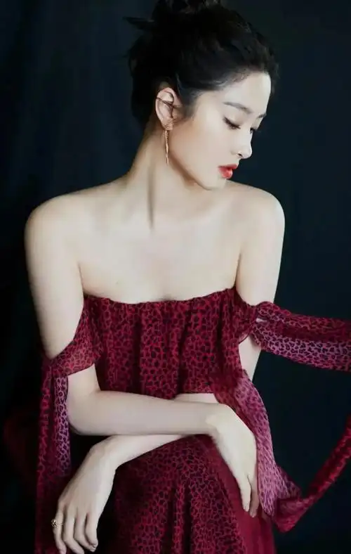 精致优雅的杨采钰惊艳迷人温婉秀雅的写真照