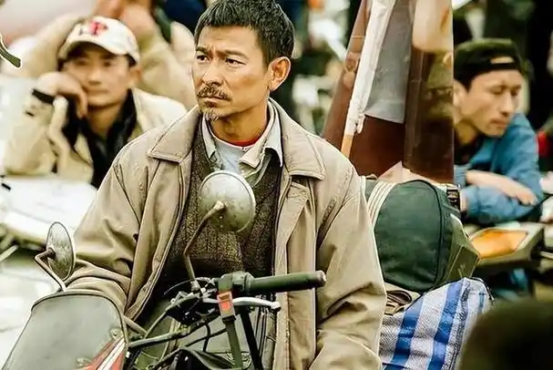 刘德华断崖式衰老白发苍苍皱纹明显网友感慨天王也老了