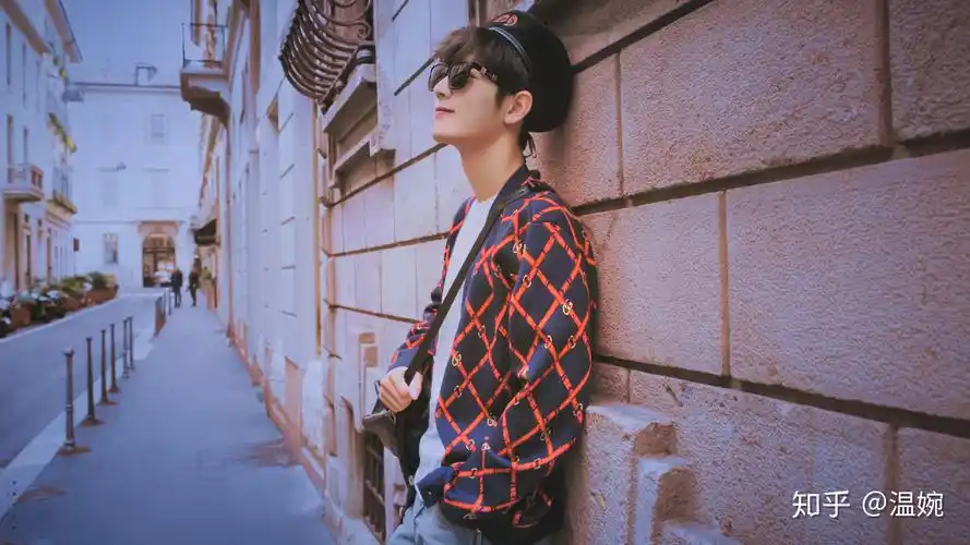 有没有肖战的高清图片,可以当壁纸的那种照片? - 知乎