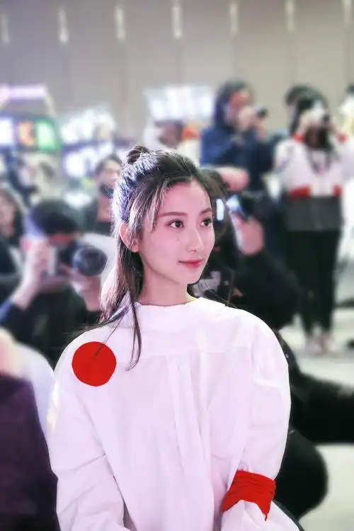 季肖冰:"她是我女朋友"由姜潮,谭松韵,蒲萄,季肖冰主演的青春萌系爱情