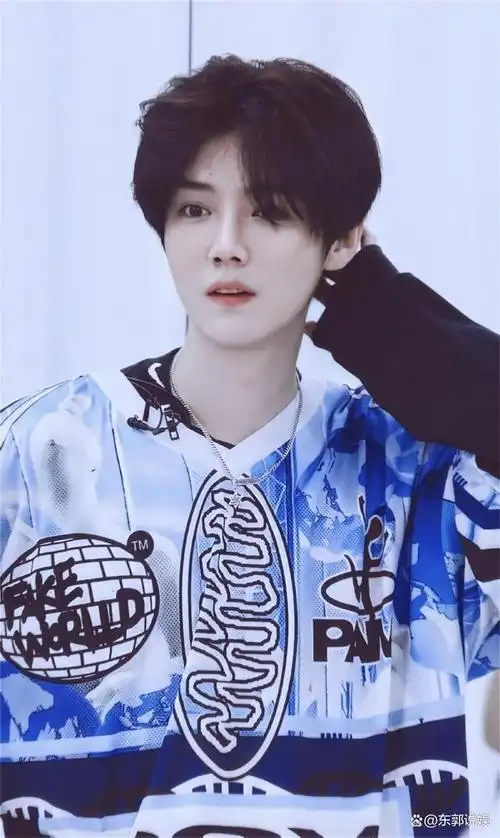 鹿晗公认的京城少爷让韩国节目组当面道歉他家世到底有多牛