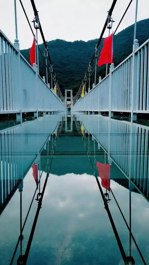 庐山西海9d玻璃天桥