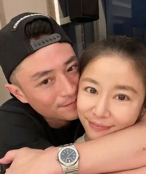 霍建华近况曝光,美颜开太大重回颜值巅峰,手臂肌肉结实去油成功